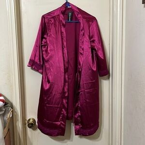 NWT kimono style robe Size small missing wrap around belt wine color